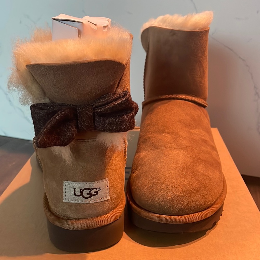 UGG Mini Bridgette Bow Boot Women Size 8 Authentic Like New!